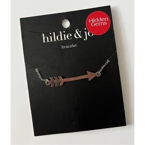 Hildie & Jo • NWT Silver Colored Arrow Bracelet